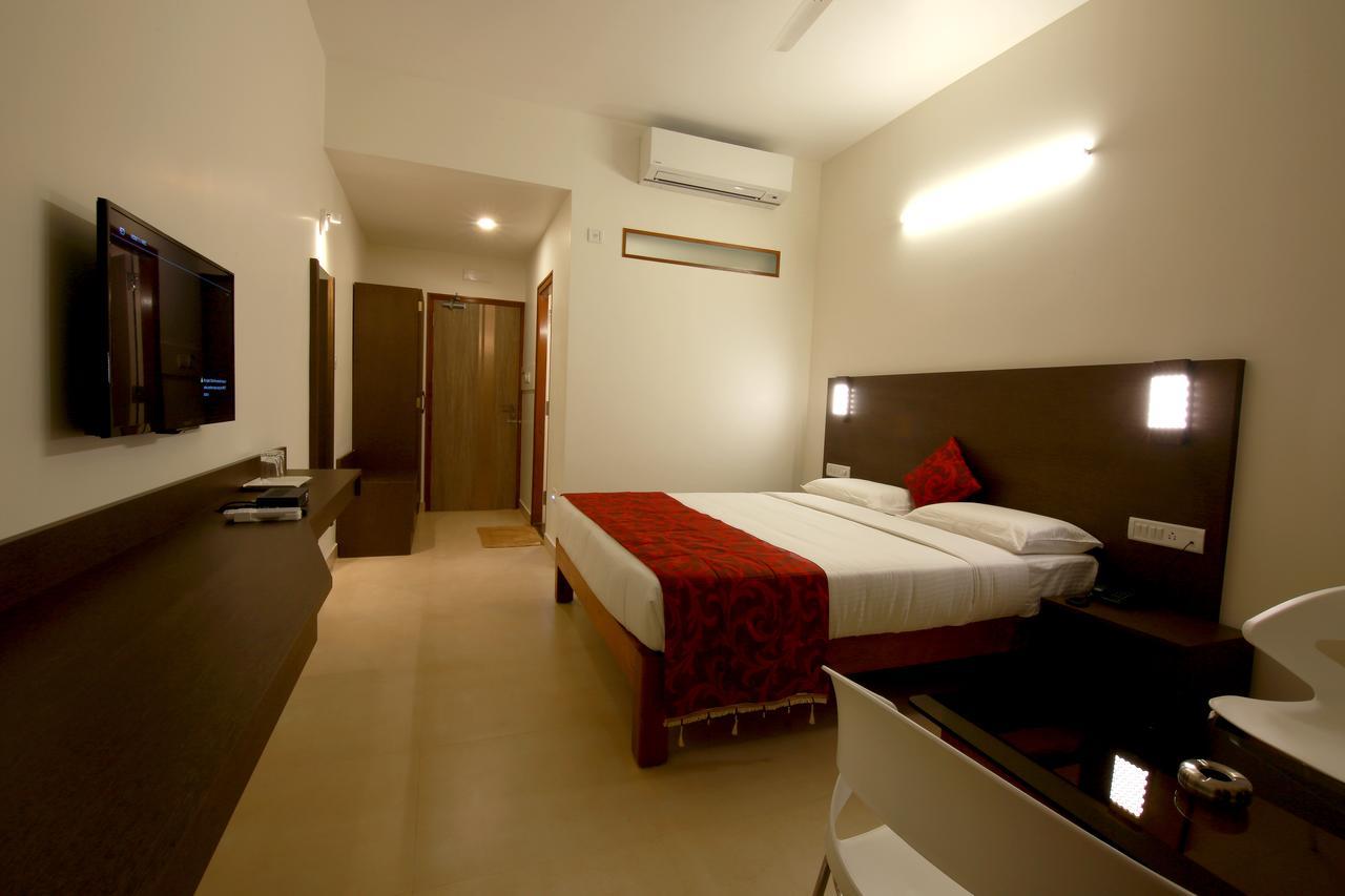 Hotel Palguni Residency Hassan Exterior foto